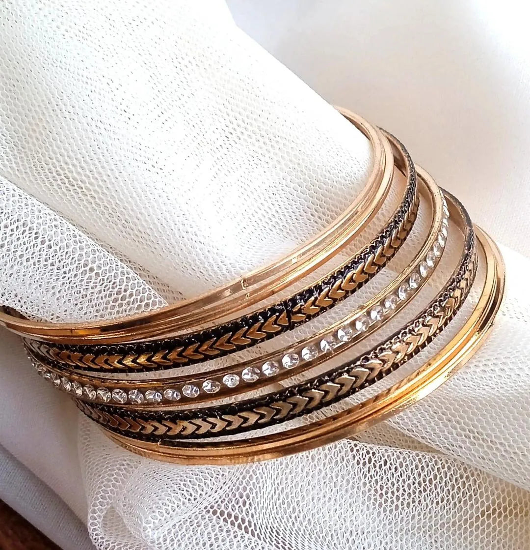 7 Pcs Antique Design Gold Plated Artificial Stones Plain Bangle