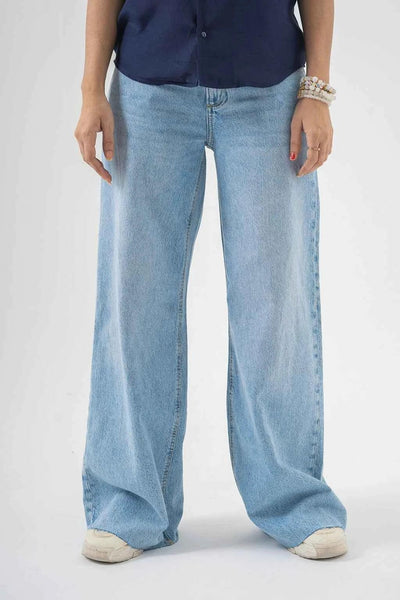 Easygoing Wide-Leg Blue Jeans for Effortless Trendy Style