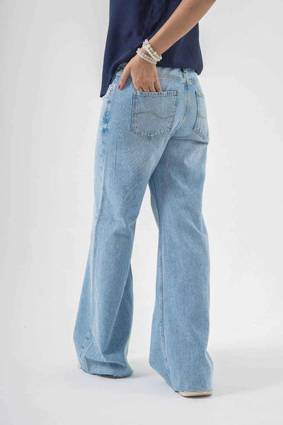 Easygoing Wide-Leg Blue Jeans for Effortless Trendy Style